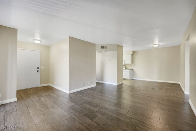 Building Photo - 3151 N Soaring Gulls Dr