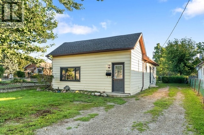 Building Photo - 202 Sandys St