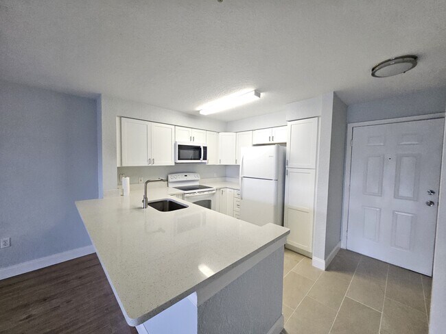 Foto del edificio - 14036 Fairway Island Dr