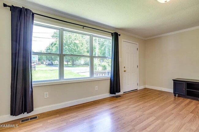 Foto del edificio - 4919 Coster Rd