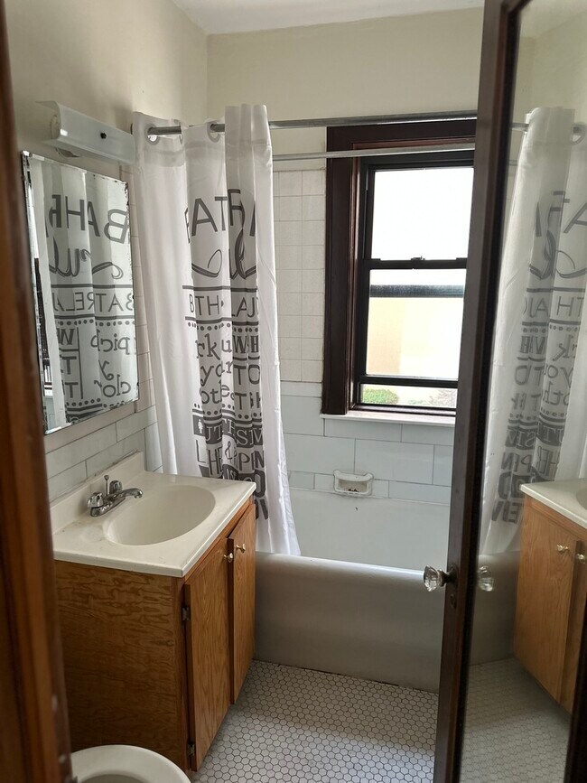 Foto del edificio - 5480 S Cornell Ave