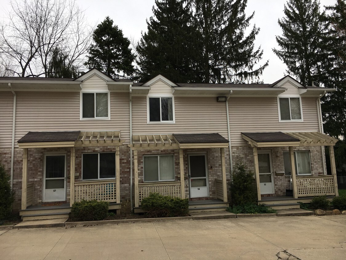 1316 Sackett Ave, Cuyahoga Falls, OH 44223 Apartments in Cuyahoga