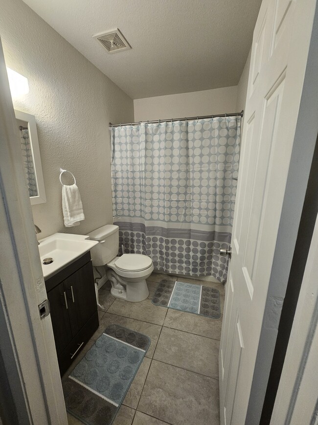 Building Photo - 1454 Santa Anita Dr