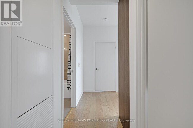 Building Photo - 225 Sumach St