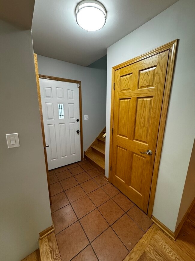 Building Photo - 786 Greenwood Rd