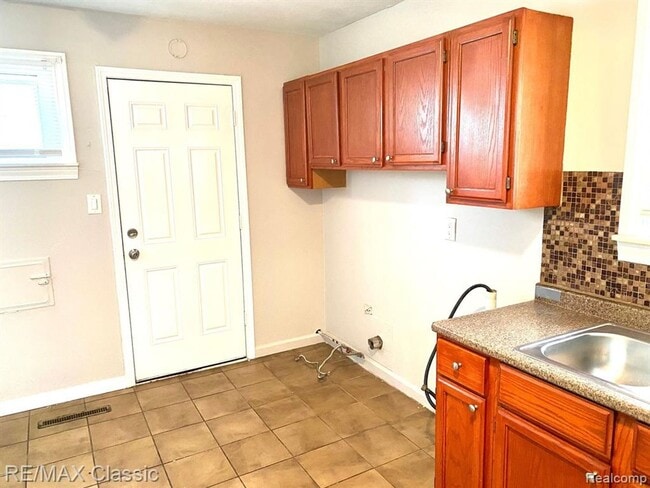 Foto del edificio - 22011 Blackstone St