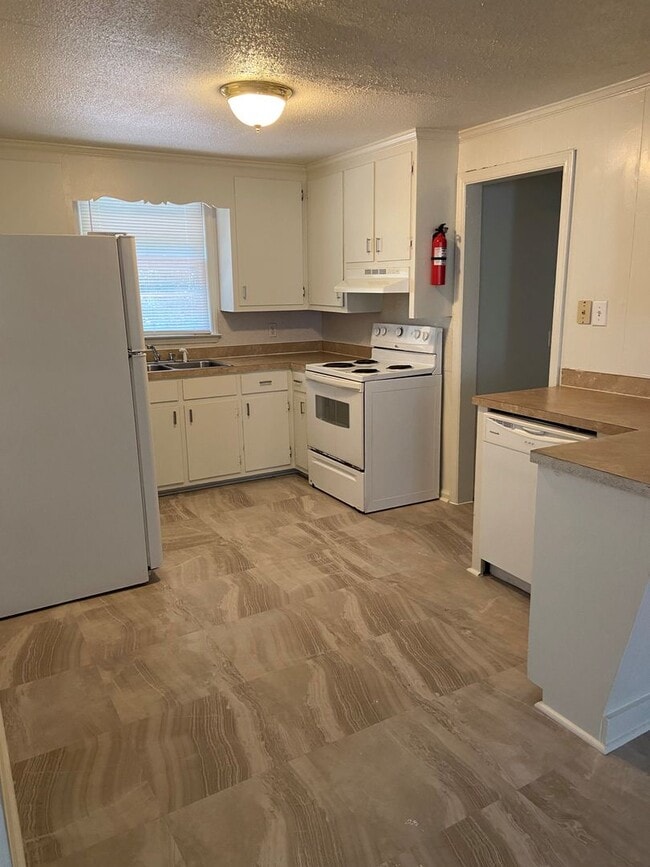 Building Photo - Spacious 4 Bedroom Trinity Park Home - Near Duke and Downtown Durham