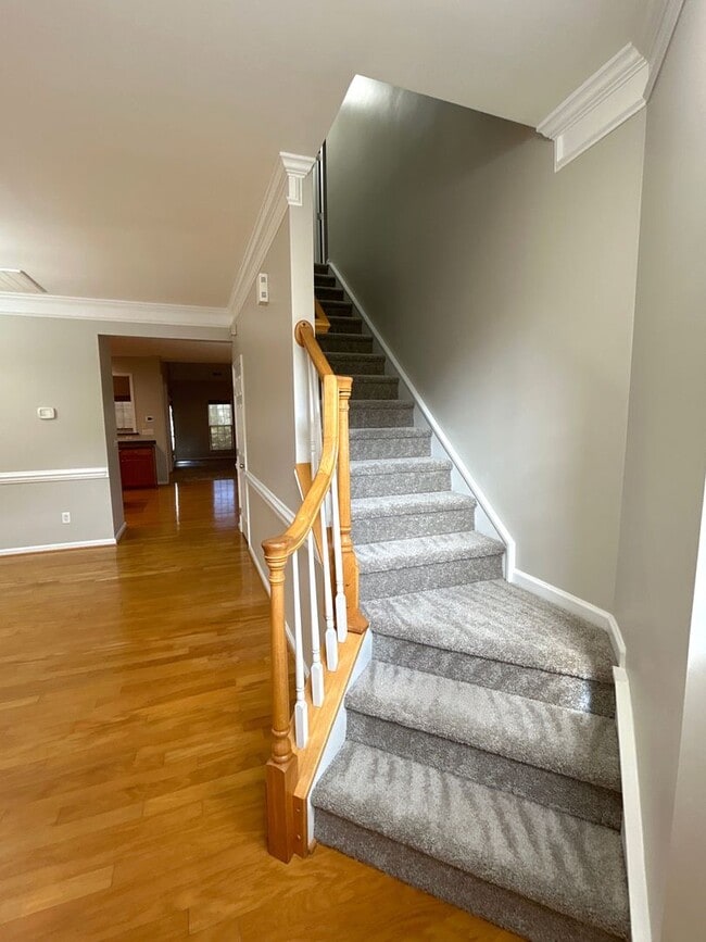 Building Photo - Spacious, gorgeous 3 BR 2.5 BA townhome in...
