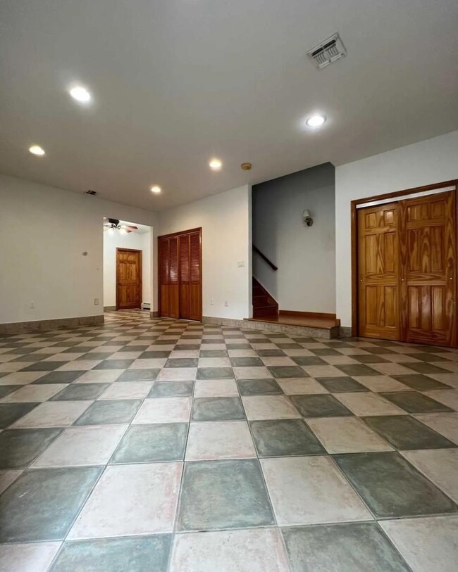 Foto del edificio - 367 Morse Ave