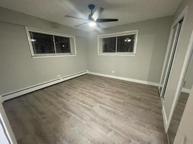 Dormitorio - 5940 N Odell Ave