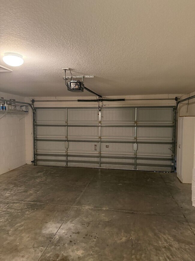 Foto del edificio - Spacious Townhome For Rent