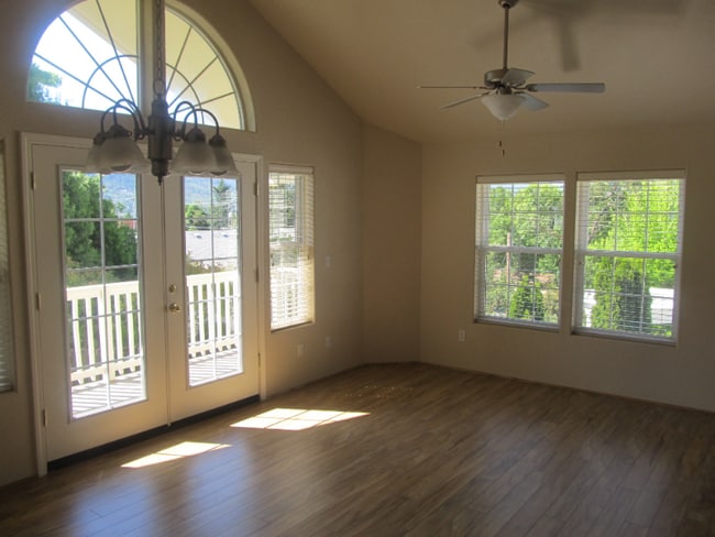 Foto del edificio - 1660 NE Foothill Blvd