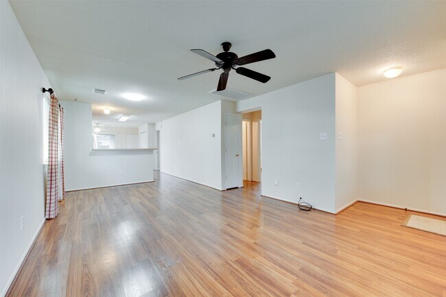 Foto del edificio - 6129 Lone Prairie Way