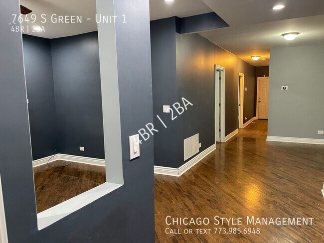 Building Photo - Stainless steel appliances, rooms to spare...