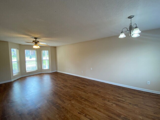 Foto del edificio - BRIDGEWATER HOME WITH FENCED IN YARD! PRE-LEASING FOR AUGUST 2026!