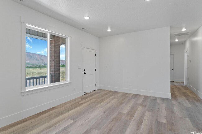 Building Photo - 7621 S 4850 W St