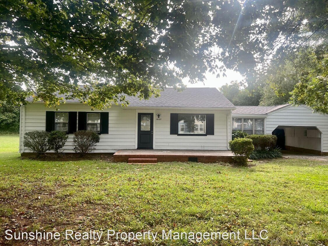Primary Photo - 3 br, 1 bath House - 1027 WOODY DR