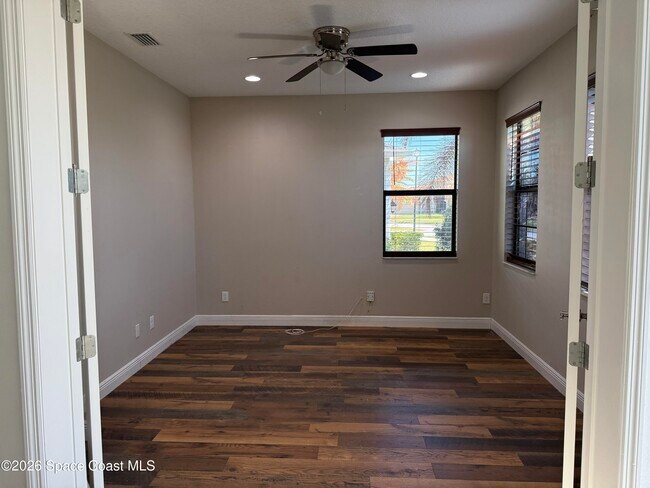 Foto del edificio - 7782 Paragrass Ave