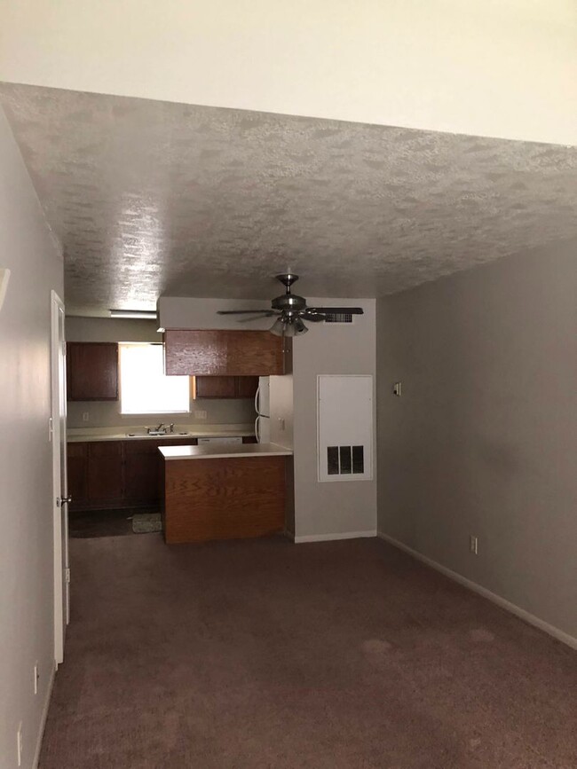 Building Photo - SUBLEASE! ONE BEDROOM LOFT STYLE UNIT ON S...