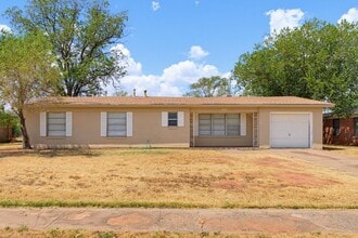 Building Photo - 618 S La Salle Dr