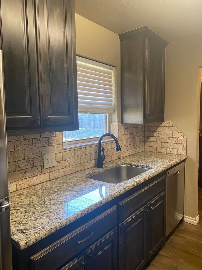 Foto del edificio - 6601 NW Denver Ave
