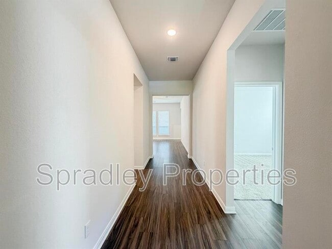 Building Photo - 905 Hawks Shadow Dr