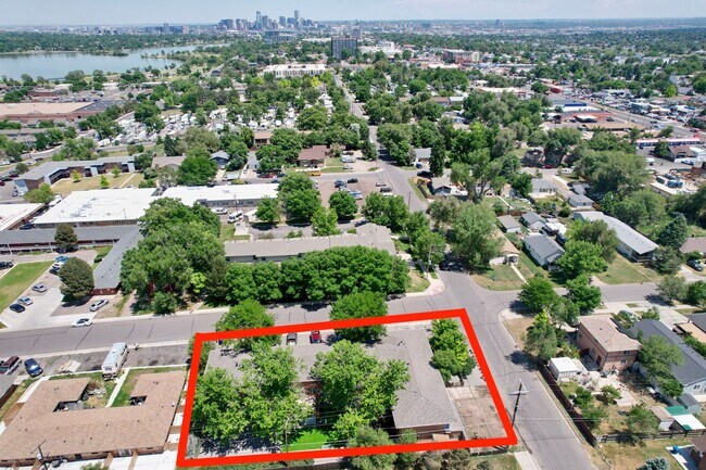 Foto del edificio - Walkup Style 2 Bedroom Townhome near Sloans Lake