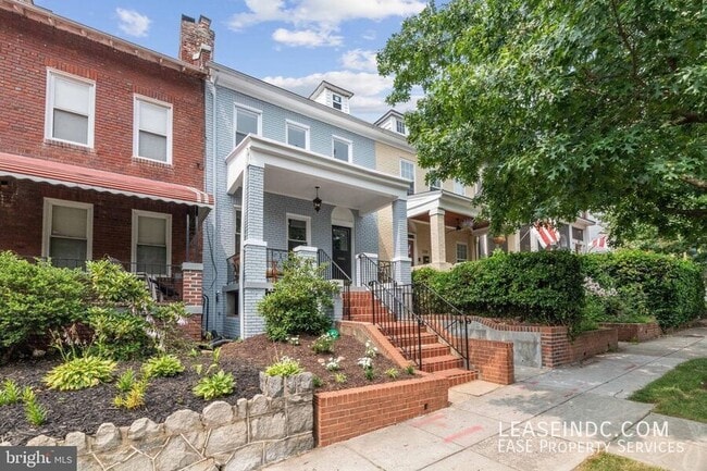 Photo - 121 Webster St NW House