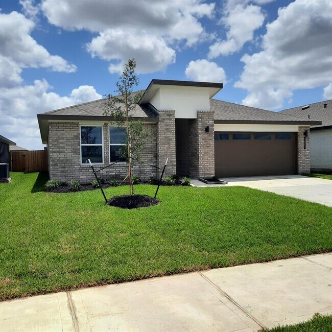 Building Photo - 7918 Murciana Dr