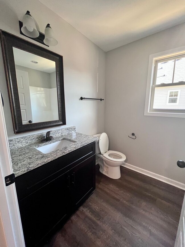 Foto del edificio - 1235 Bluebird Rd., Unit C