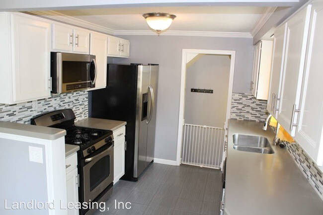 Foto del edificio - 4 br, 2.5 bath House - 990 Valley Blvd.