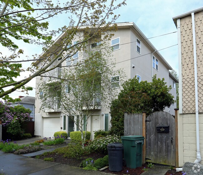 Building Photo - Bergen Apts