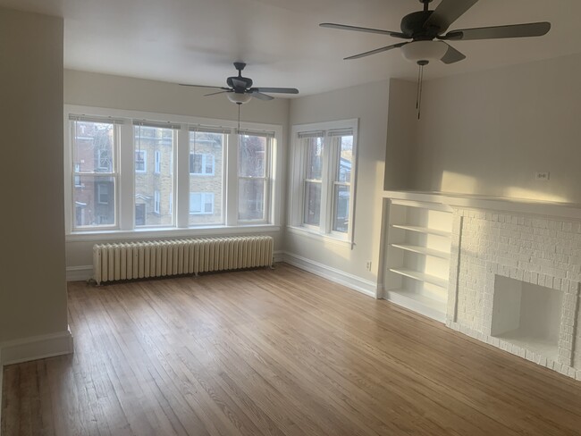 Living Room - 5725 N Talman Ave