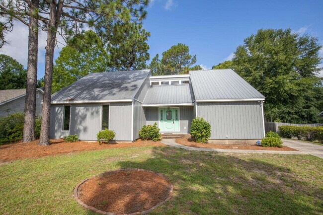 Foto del edificio - "Charming 3-Bedroom Retreat with Granite Touches and Cozy Fireplace on Winchester Rd!"