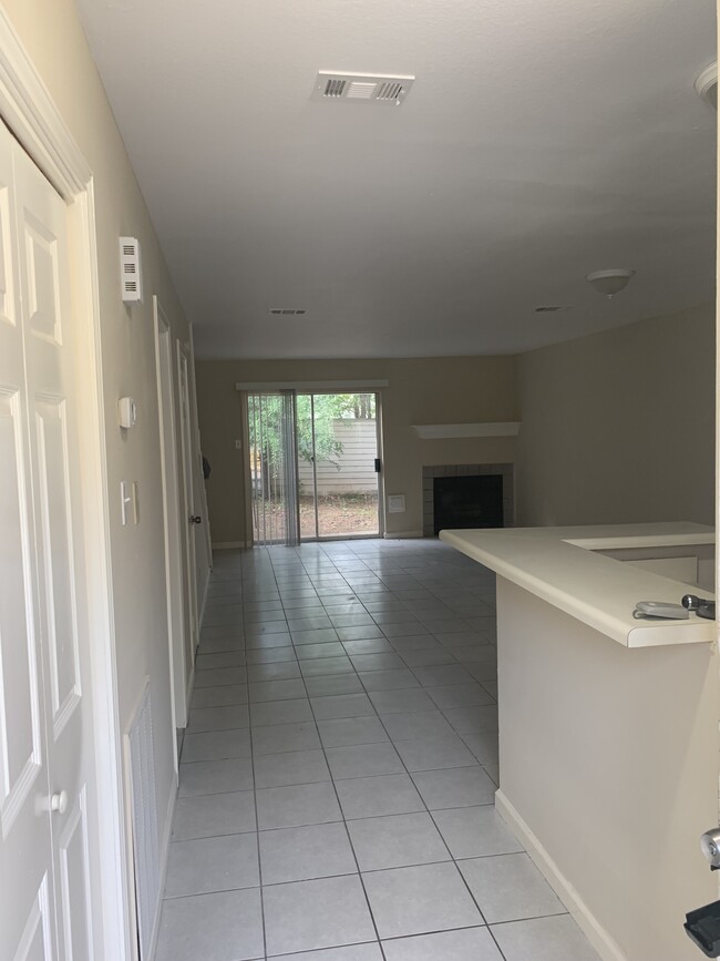 Building Photo - 2030 Plantation Dr