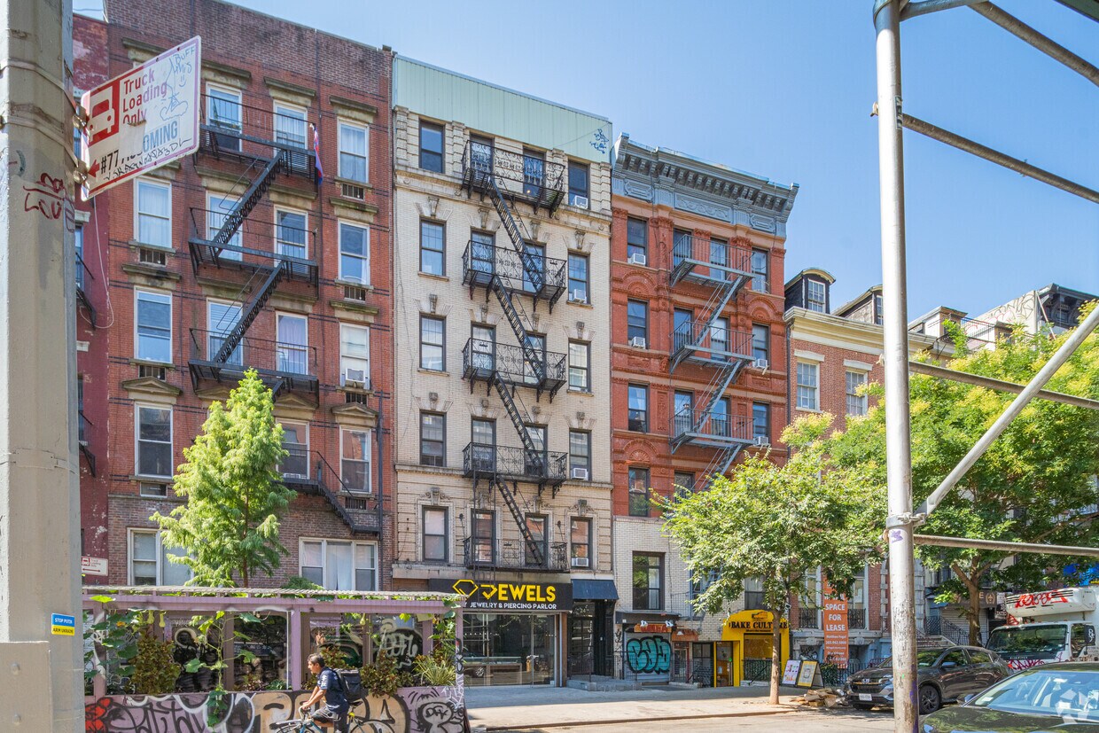 24 Saint Marks Pl New York, NY 10003 - 24 Saint Marks Pl