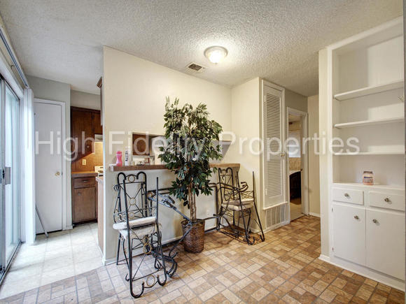 Foto del edificio - 1740 Rutland Dr