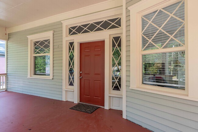 Foto del edificio - 670 Brookline St SW