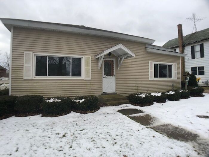 Primary Photo - Rare 3 Bed in Eau Claire