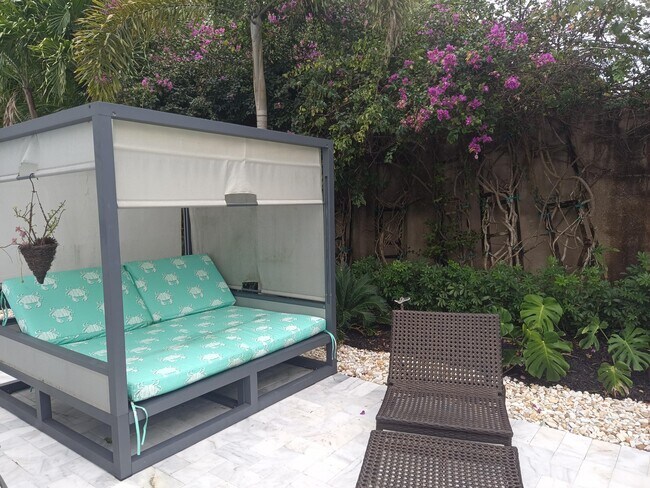 Foto del edificio - 542 N Cypress Dr