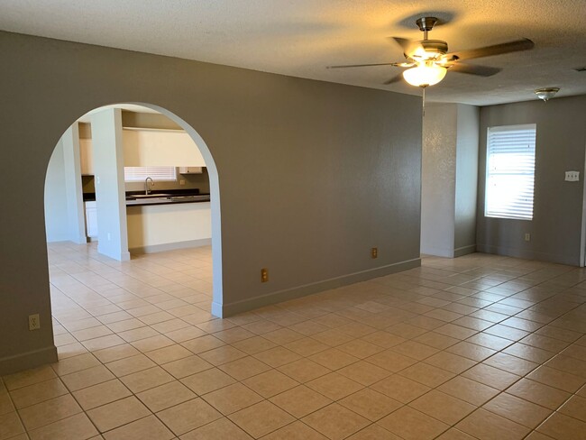 Building Photo - 4 BEDROOM POOL HOME!