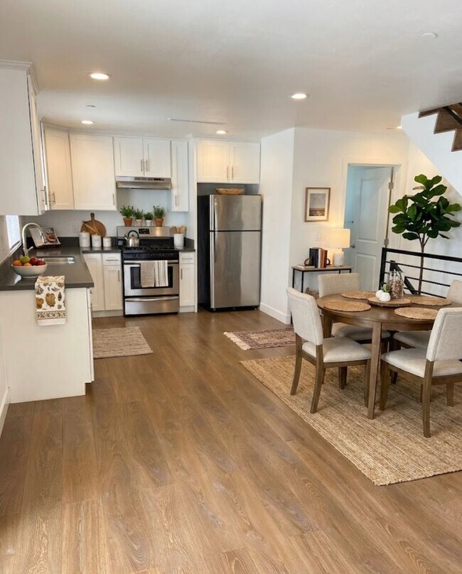 Building Photo - 11512 Emelita St