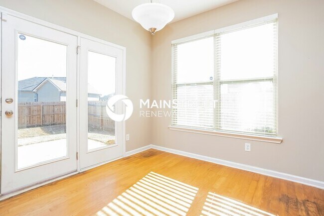 Foto del edificio - 5 Bedroom Pet-Friendly Home in Atlanta, GA with Main Street Renewal