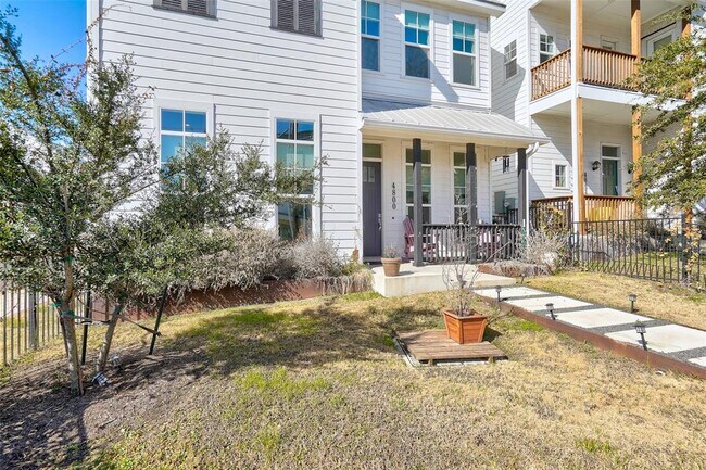 Foto del edificio - 4800 Springdale Rd