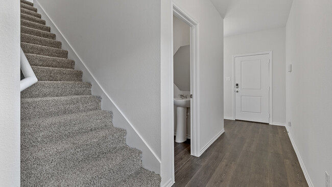 Entry Hallway - 906 Country Rd