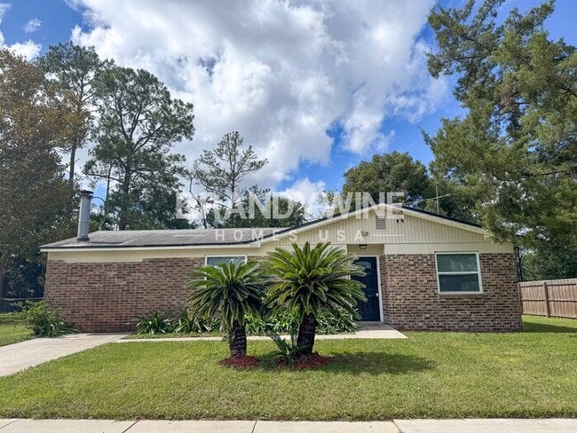 Building Photo - 3026 Mangrove Ave