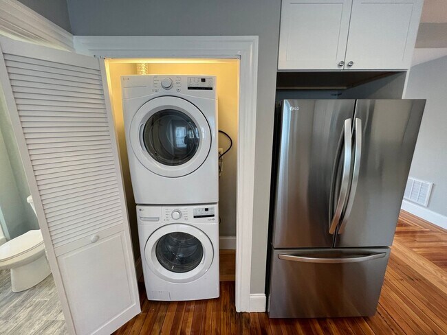 Foto del edificio - 9/1 Brand new renovation 4BR/2BA in Porter Sq! w/d in unit!