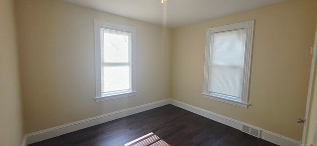 Building Photo - 273 Brooks St