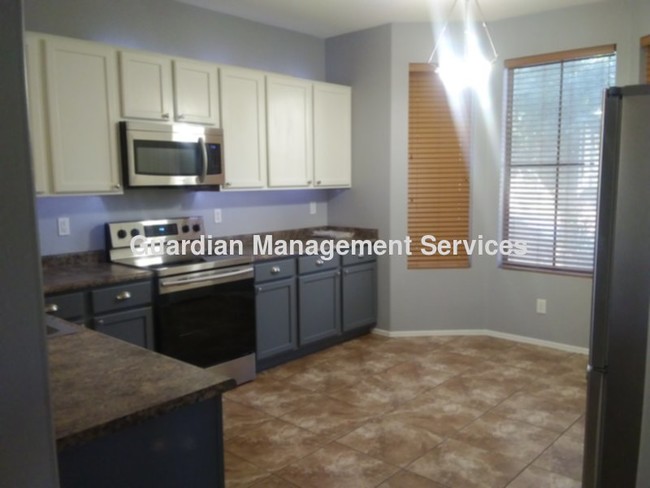 Building Photo - 3960 S Splendor Pl