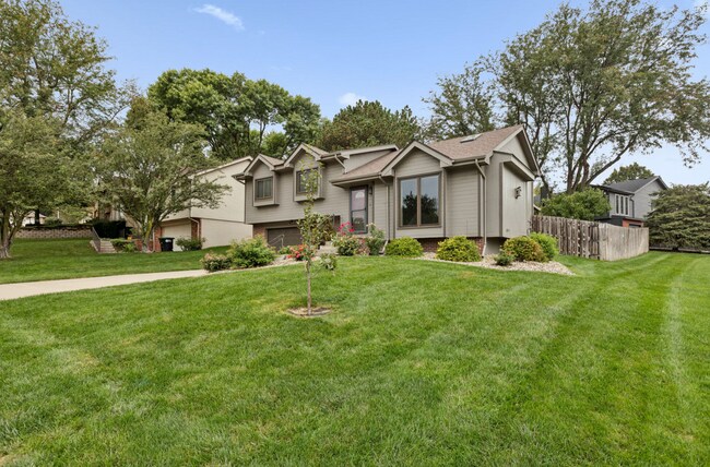 Foto del edificio - Corner-Lot 3-Bedroom in Rose Garden Estates!!